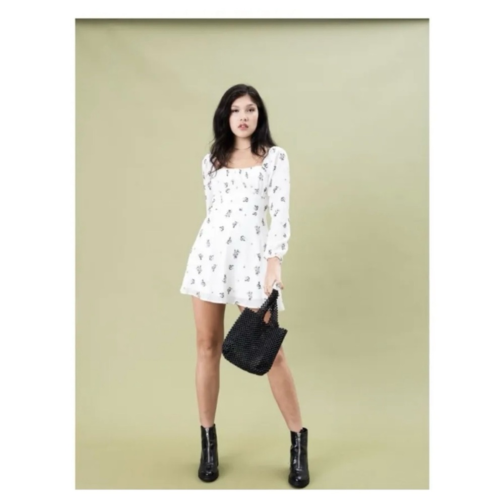 White long sleeve women’s dress/Size Medium - Trixxi